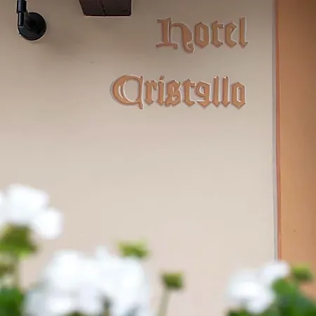 Cristallo אלאניה ואלססיה
